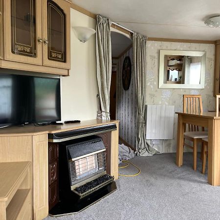 Private Holiday Home In Calm Site Wootton Bridge  ภายนอก รูปภาพ