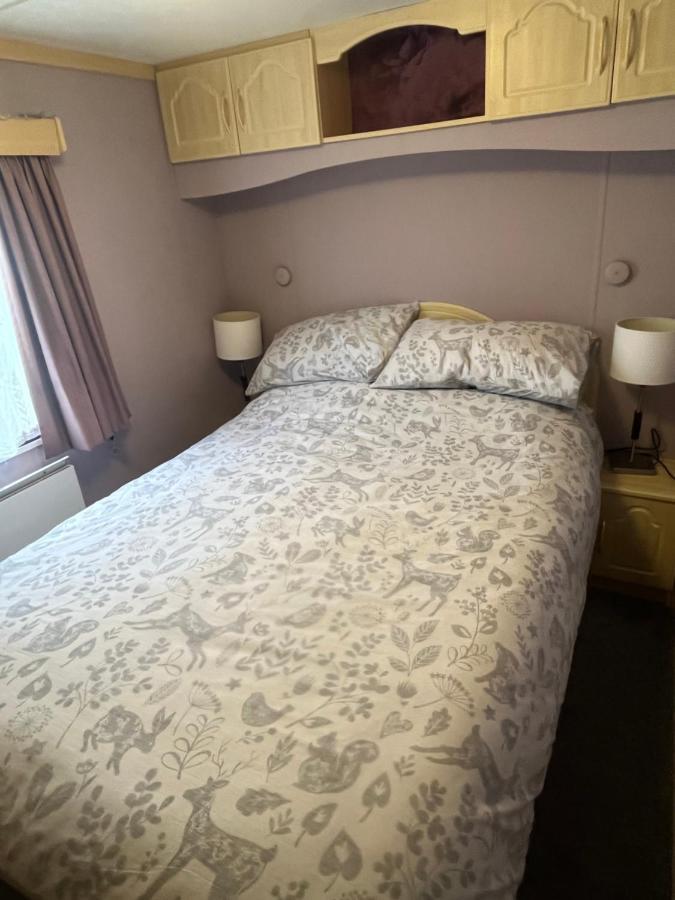 Private Holiday Home In Calm Site Wootton Bridge  ภายนอก รูปภาพ